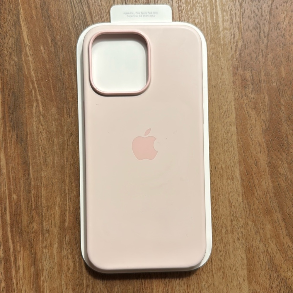 Apple silicone case in light pink